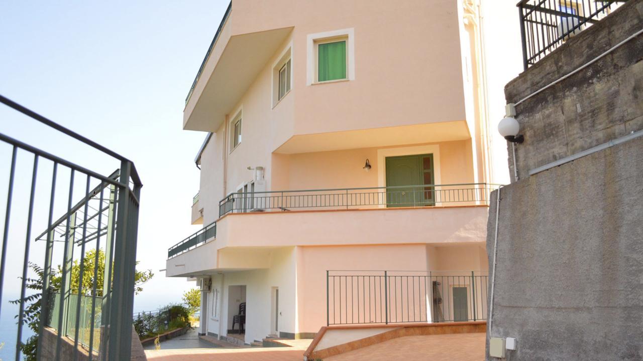 La Nave Sul Mare Di Taormina Bed & Breakfast Letojanni Exterior photo