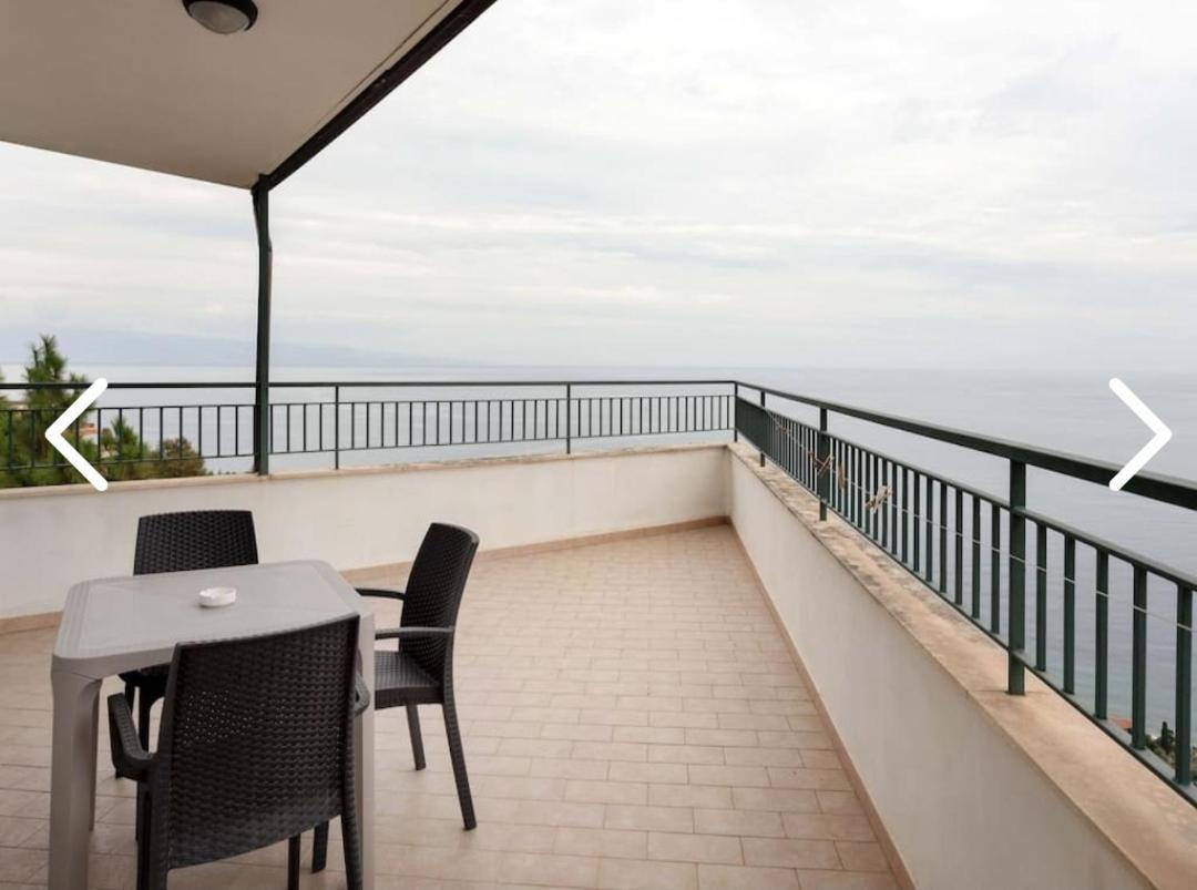 La Nave Sul Mare Di Taormina Bed & Breakfast Letojanni Exterior photo
